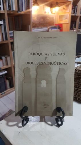 Portada do libro de PARRÓQUIAS SUEVAS E DIÓCESES VISIGÓTICAS