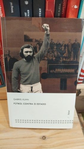 Portada do libro de Fútbol contra o estado