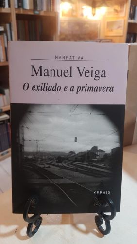 Portada do libro de O exiliado e a primavera