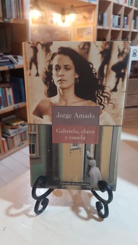 Portada do libro de Gabriela, clavo y canela