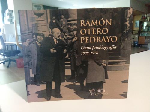 Portada do libro de Ramón Otero Pedrayo. Unha fotobiografía.