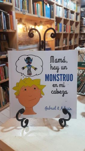 MAMA HAY UN MONSTRUO EN MI CABEZA