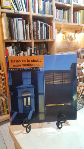 Portada do libro de Casas entremedianeras en la ciudad