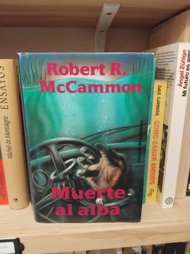 Portada do libro de Muerte al alba. Robert R. McCammon