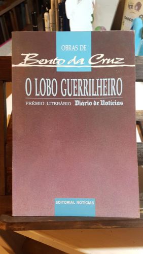 Portada del libro de O lobo guerrilheiro. 