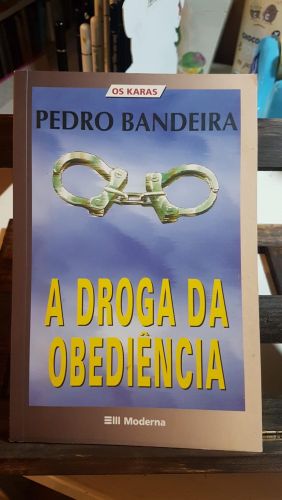 Portada del libro de A Droga da obediência