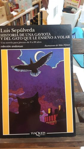 Portada do libro de Historia de una gaviota y del gato que le enseñó a volar