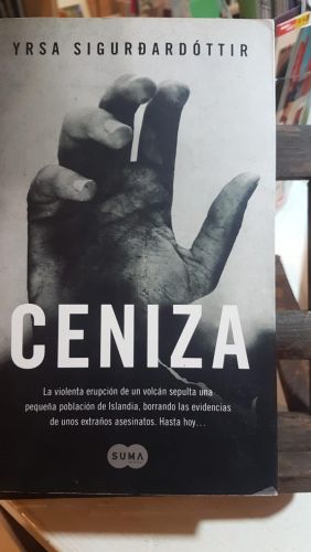 Portada do libro de Ceniza