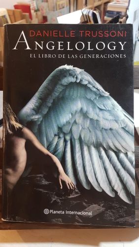Portada do libro de Angelology. El libro de las generaciones