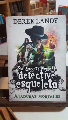 Portada do libro de Detective Esqueleto: Ataduras mortales