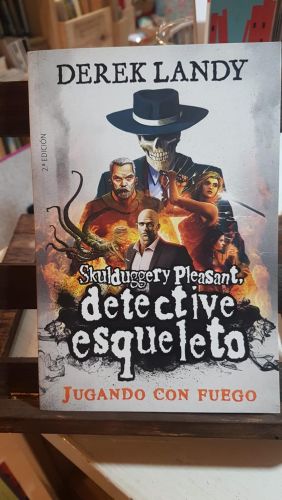 Portada do libro de Detective Esqueleto: Jugando con fuego