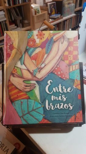 Portada do libro de Entre mis brazos