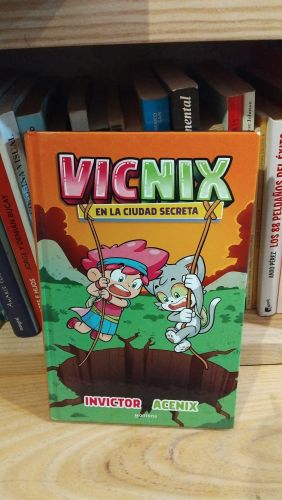 Portada do libro de Vicnix en la ciudad secreta (Invictor y Acenix 2)
