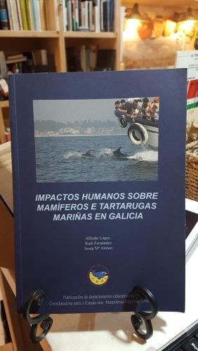 Portada do libro de IMPACTOS HUMANOS SOBRE MAMÍFEROS E TARTARUGAS MARIÑAS EN GALICIA
