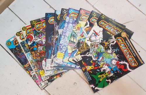 Portada do libro de 
CRISIS EN TIERRAS INFINITAS - COMPLETA 1 al 12 
