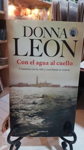 Portada do libro de Con el agua al cuello
